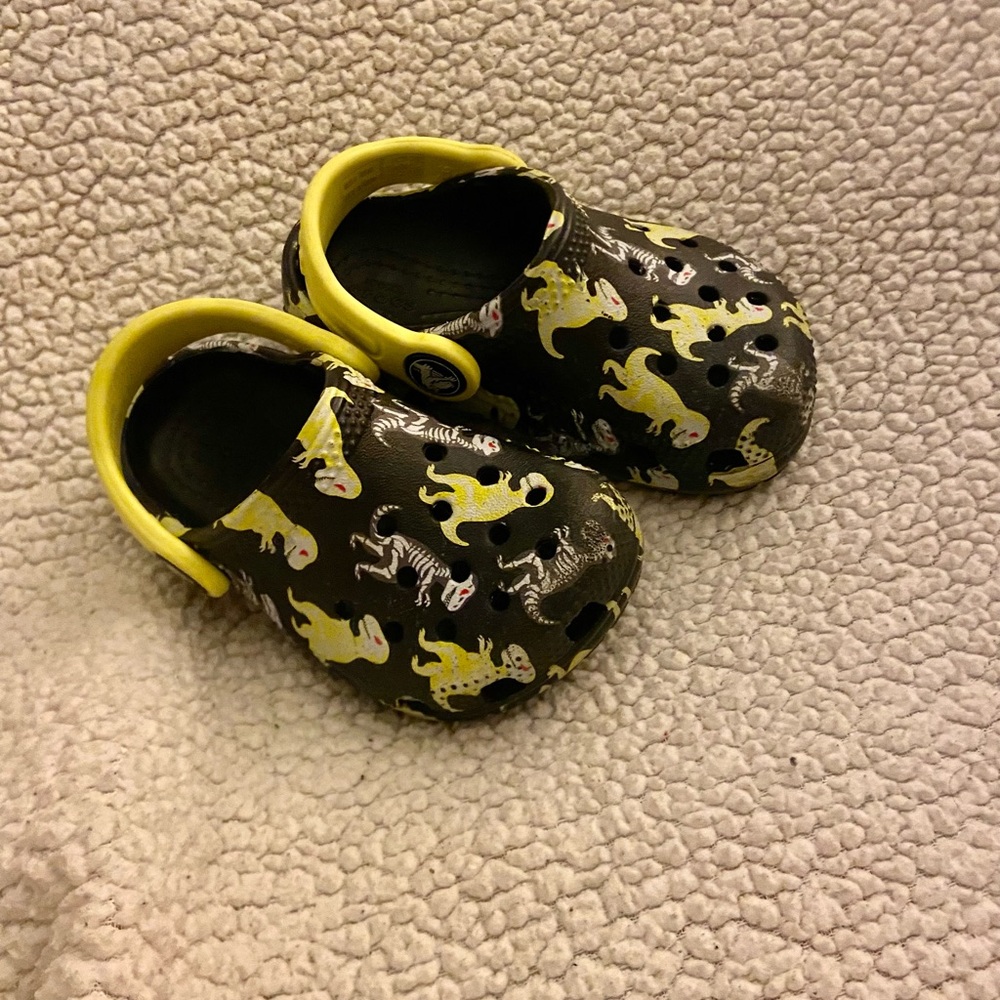 Toddler Dino Crocs (6T)